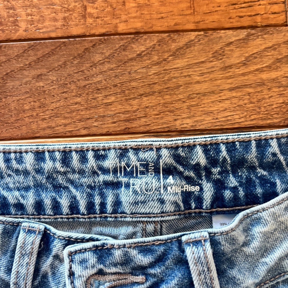 Women’s Time and Tru mid rise jeans size 4 - Picture 4 of 8
